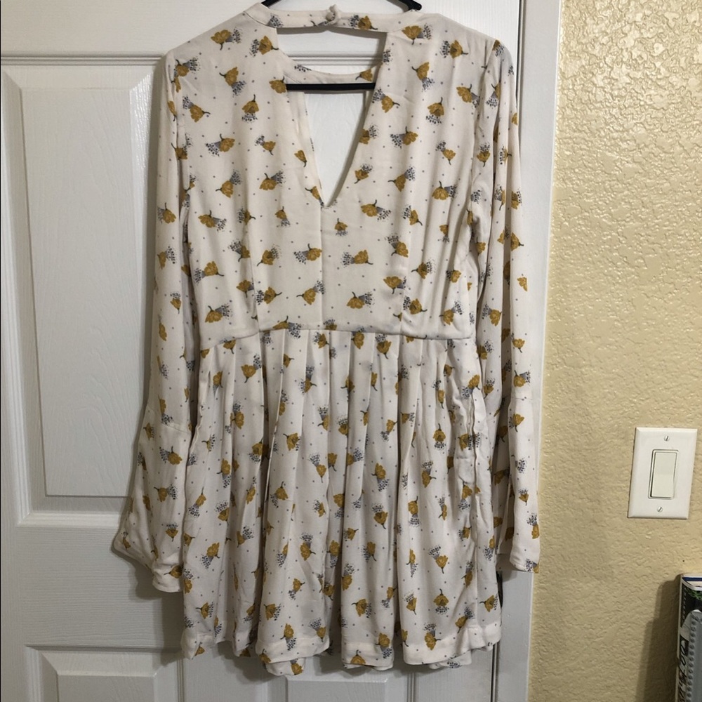 Dress - Picture 3 of 5